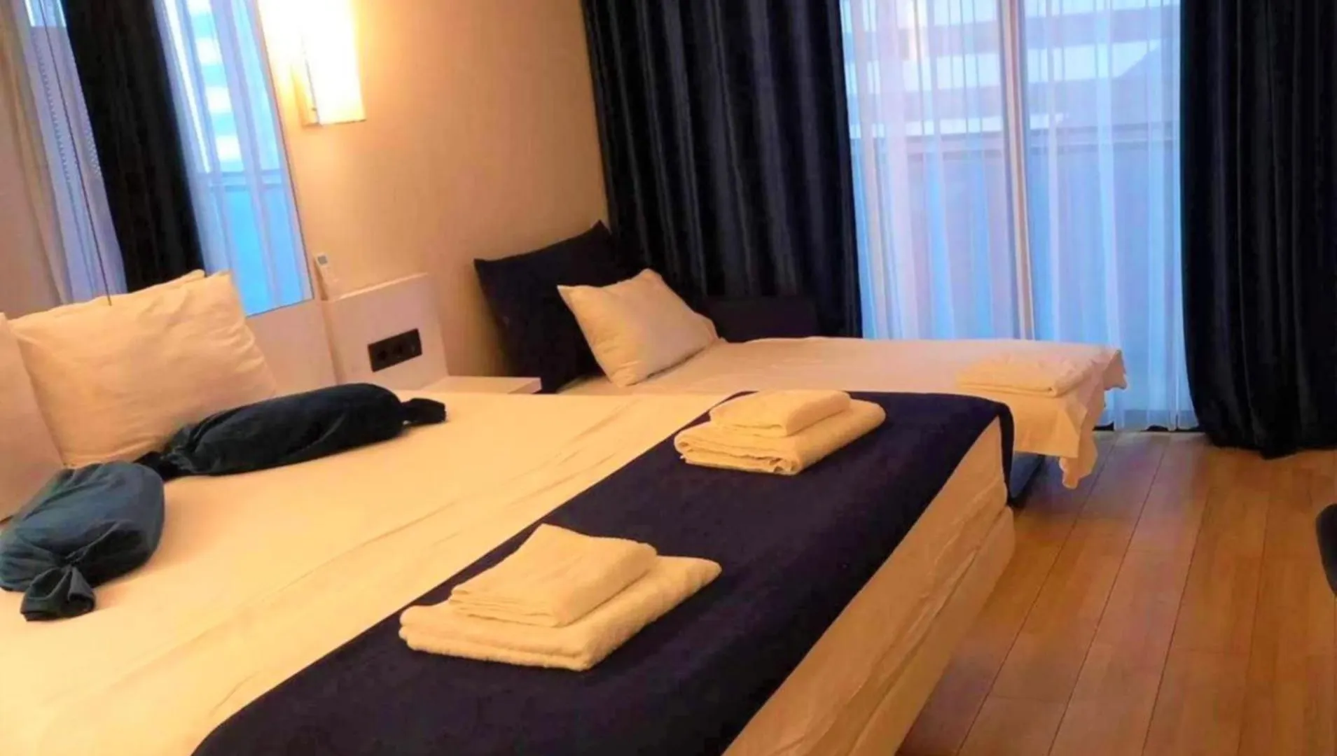 Lavish Sea View Aparthotel In Orbi City באטומי